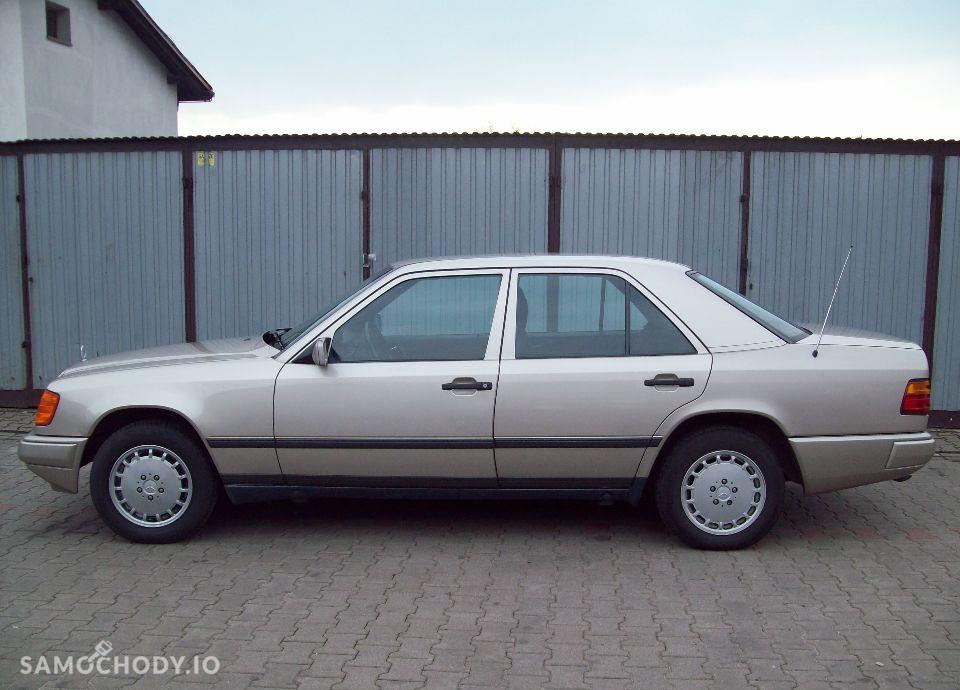 Mercedes-Benz Klasa E Gratka dla miłośników klasyki lat osiemdziesiątych 11