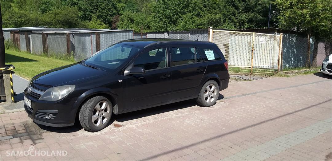 Opel Astra H (2004-2014) Opel Astra H 1.9 CDTI wersja sport kombi czarny 4