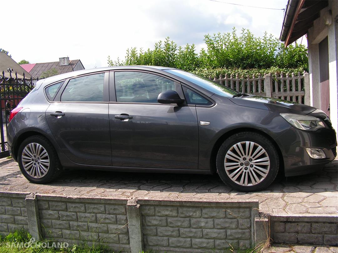 Opel Astra J (2009-2015)  2
