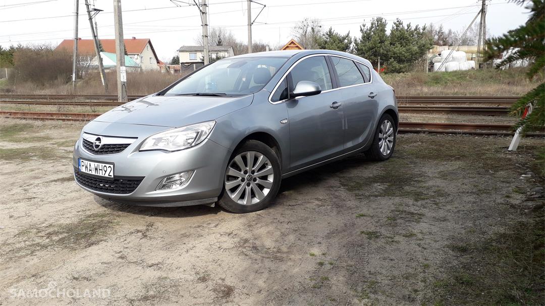 Opel Astra J (2009-2015)  1