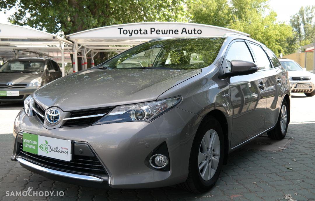 Toyota Auris Hybrid 135 Premium 2